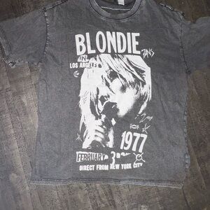 Gray Short Sleeve Graphic Tee with Vintage Design